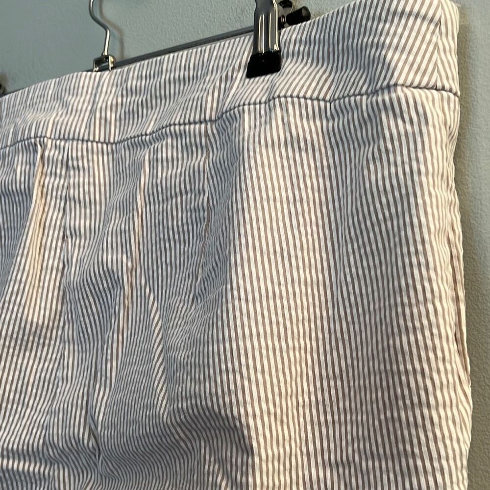 Carolina Belle Montreal Women’s Gray and White Striped Seersucker Pull-On Pants - Picture 4 of 7